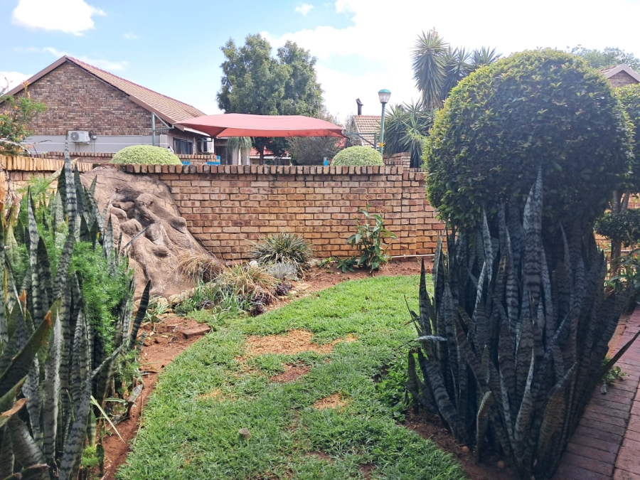 4 Bedroom Property for Sale in Waterval East North West